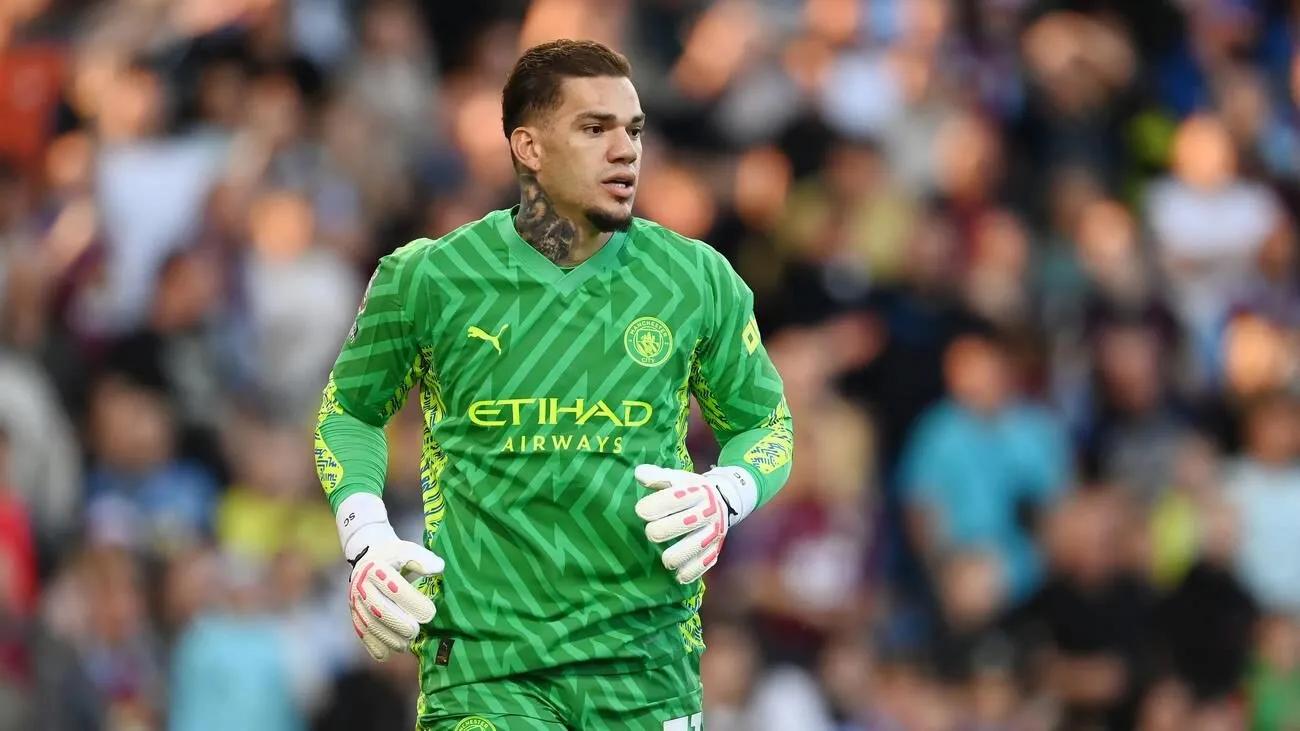 Huyền thoại Ederson ổn định trong khung thành Man City