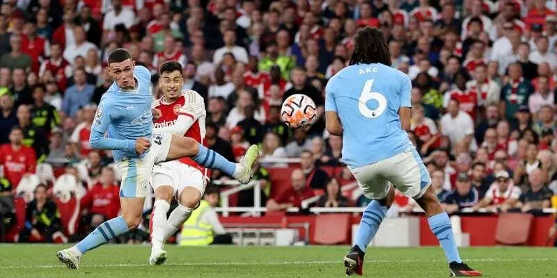 Arsenal và áp lực từ cuộc đua với Man City